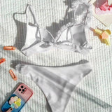 Bikini cu design din dantelă și suport cu sârmă