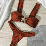 Bikini cu bretele late și decorații din metal