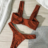 Bikini cu bretele late și decorații din metal