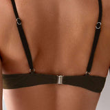 Set bikini din material uniform cu detalii la bretele